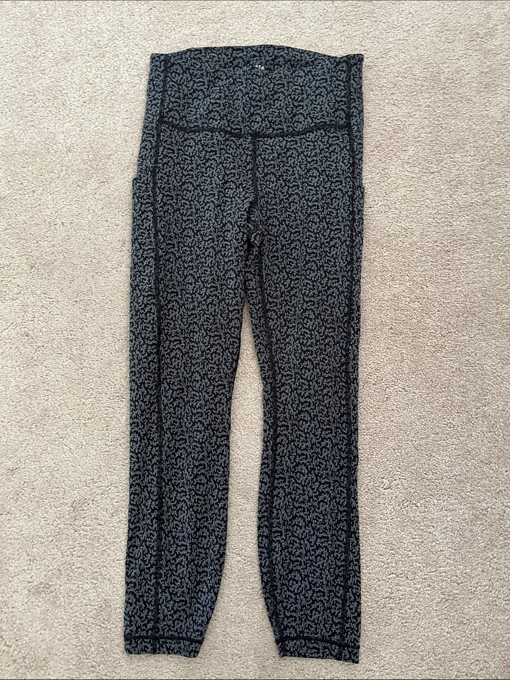 Athleta Women’s Size Small (7/8) Stash Pocket Leggings